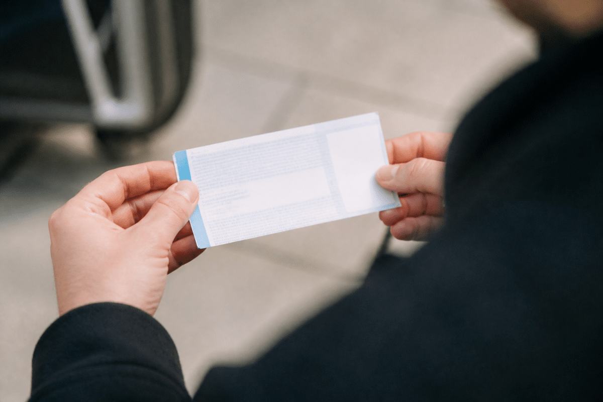 Ticket restaurant avec conditions legales imprimees en petit texte.